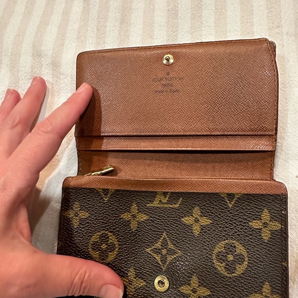 Louis Vuitton wallet - Picture 8 of 16
